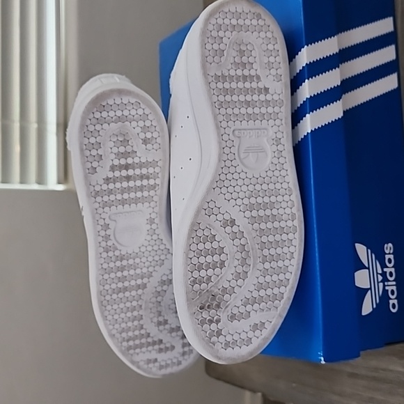 Adidas Stan Smith Hello Kitty - Picture 7 of 16